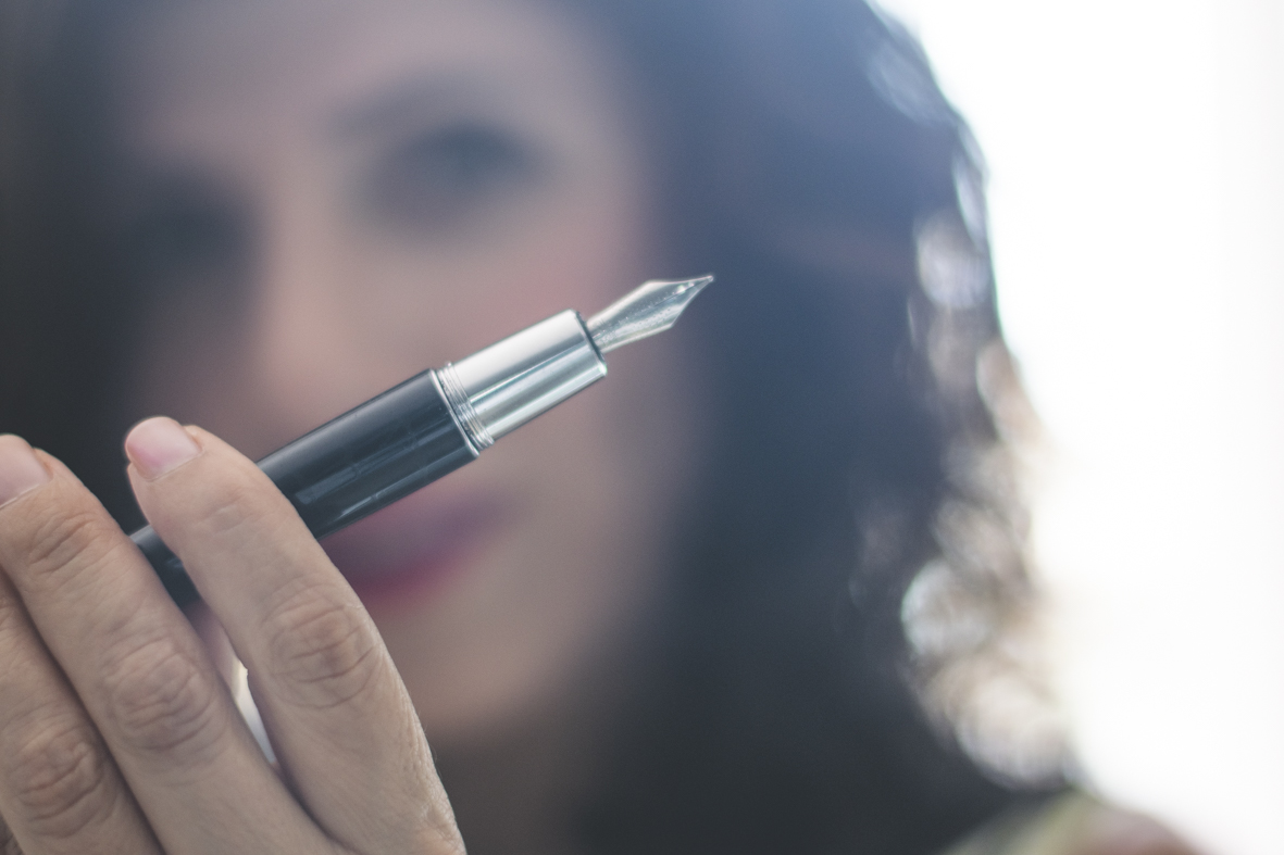 autorretrato con pluma